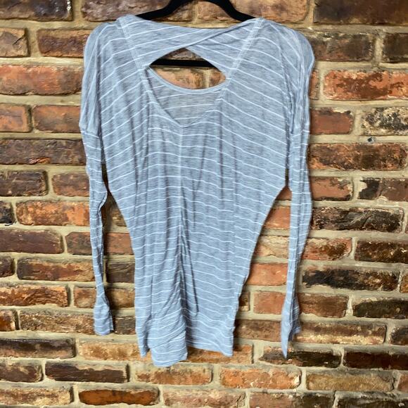 Marc New York Performance Gray Striped Twist Cut Out Open Back Top Size Small - Picture 6 of 7
